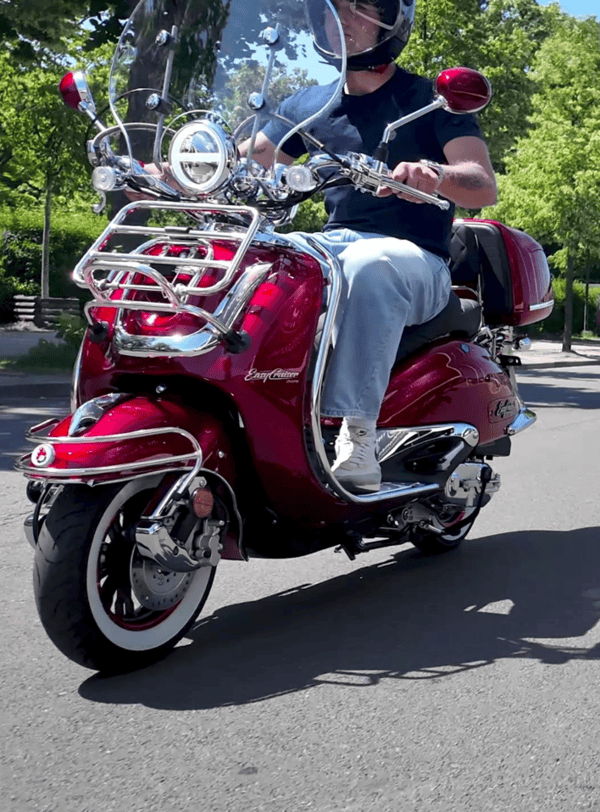 EasyCruiser Dunkelrot 50 ccm bei einer Probefahrt