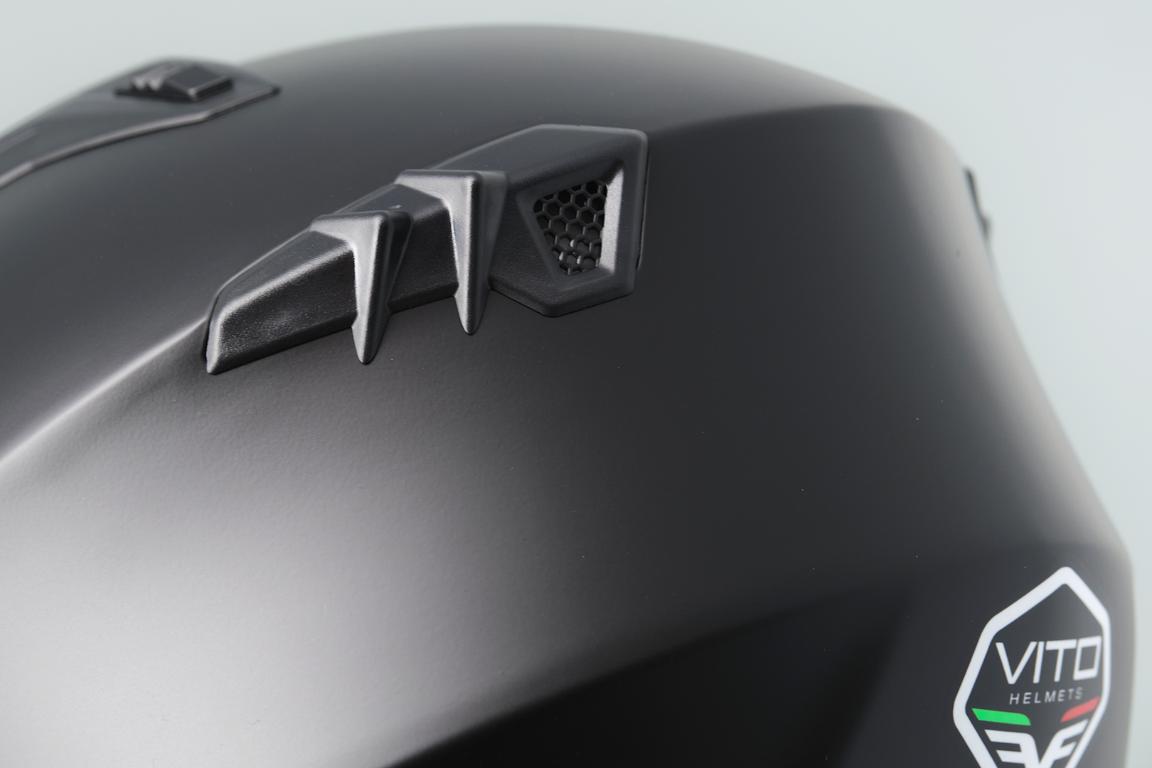 Jethelm Vito Bruzano Mattschwarz