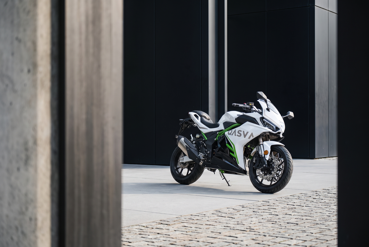 GP1 125 ccm Arctic Neon
