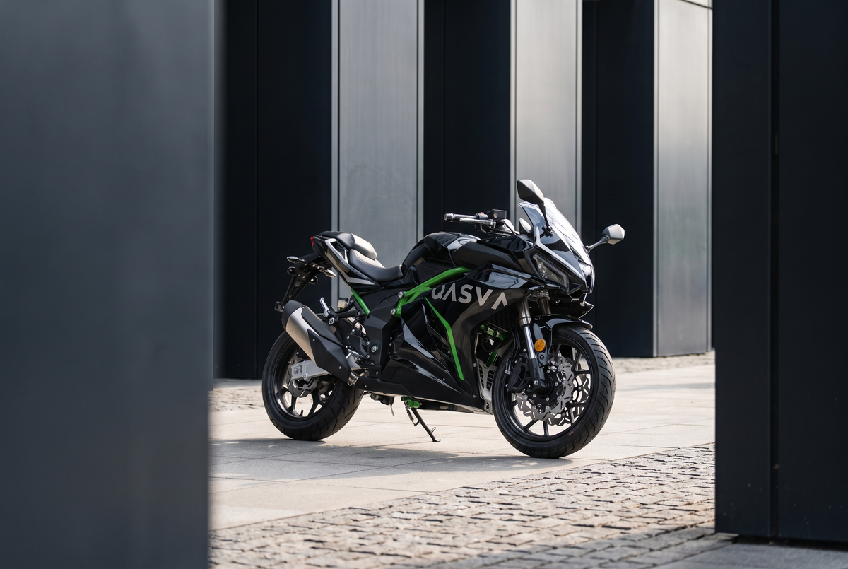 GP1 125 ccm Dark Neon